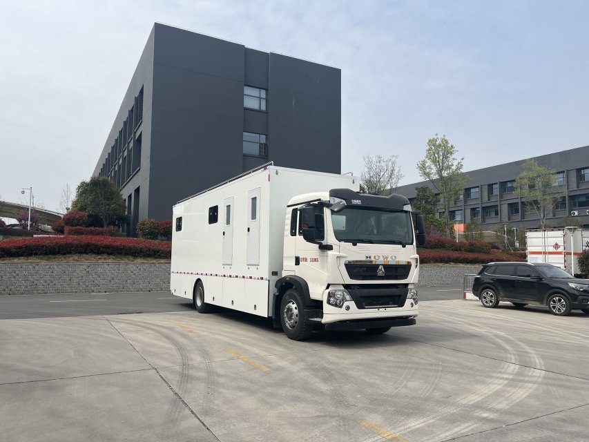 東風(fēng)天錦廁所車(chē)